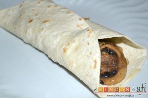 Fajitas de pollo y champiñones, cerrar las tortitas