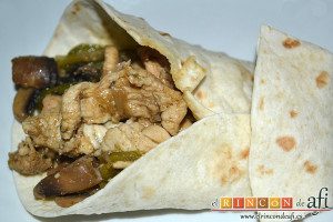 Fajitas de pollo y champiñones, listas para comer
