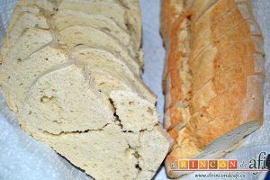 Sopa castellana, cortar el pan en rodajas y reservar