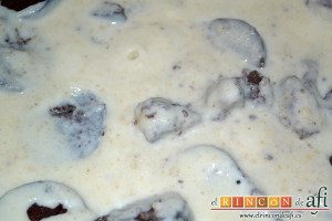 Croquetas de morcilla, añadírselas a la bechamel