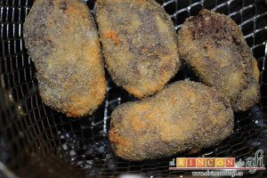 Croquetas de morcilla, freír en aceite de oliva