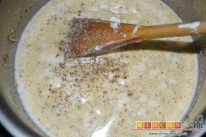 Endivias a la plancha con salsa Bagna Cauda, cuando hierva, añadir la pimienta