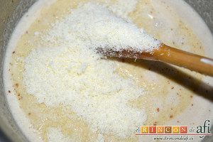 Endivias a la plancha con salsa Bagna Cauda, añadir el queso rallado
