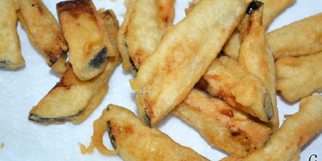 Berenjenas en tempura con miel de caña