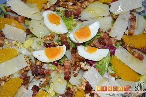 Ensalada variada con torreznos, sugerencia de presentación