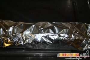 Trucha en papillote, cerrar la trucha, añadir un poco de aceite de oliva y cerrar el aluminio