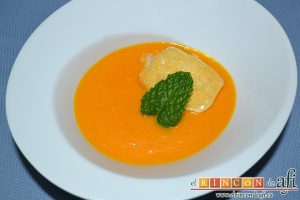 Crema de calabaza y zanahorias con queso de cabra, sugerencia de presentación