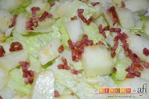 Ensalada de escarola, melón y bacon, sugerencia de presentación