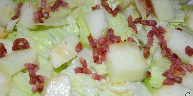 Ensalada de escarola, melón y bacon, sugerencia de presentación
