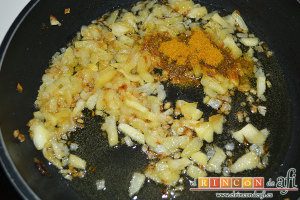 Lentejas al curry, le añadimos una cucharadita de pasta de curry