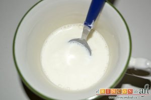 Natillas de chocolate, diluir hasta que se disuelva