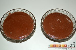 Natillas de chocolate, rellenamos los cuencos con las natillas