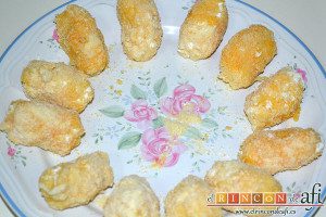 Croquetas de arroz y queso, pasar por huevo, harina y pan rallado