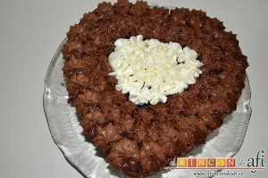 Tarta de San Valentín, el centro lo hacemos de nata montada