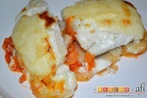 Bacalao gratinado con base de tomate, sugerencia de presentación