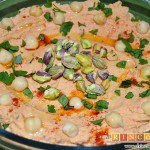 Hummus con pimientos y pistachos