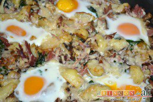 Frittata con papas, setas variadas, espinacas, codillo, queso Gruyère y huevos al horno, sugerencia de presentación