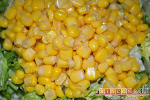 Ensalada variada, añadir el millo en lata
