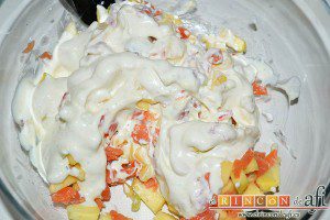 Montaditos de salmón marinado y manzana, agregar a la ensalada