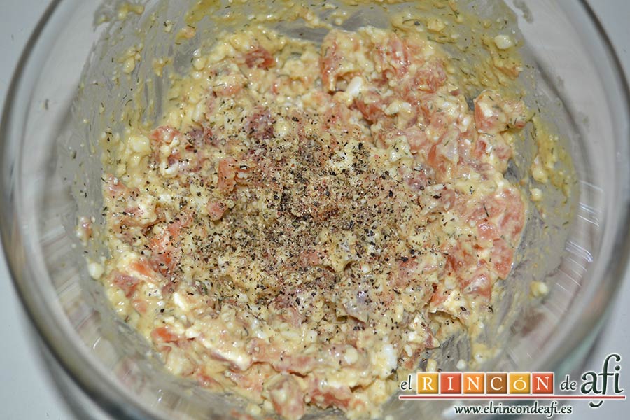 Rilletes de salmón marinado a la mostaza, añadir pimienta molida