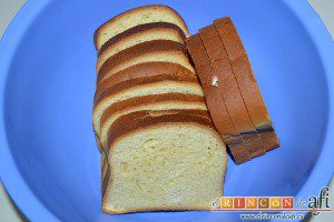 Tarta de brioche y vainilla, colocar en un bol las rebanadas de pan de brioche