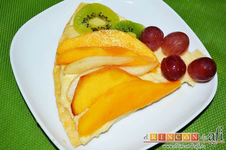 Hojaldre con crema pastelera y fruta fresca, sugerencia de presentación