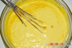 Crema de mango caramelizada, incorporar el puré de mangas al resto de ingredientes