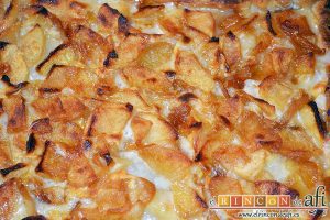 Hojaldre relleno con crema pastelera y manzana, hornear