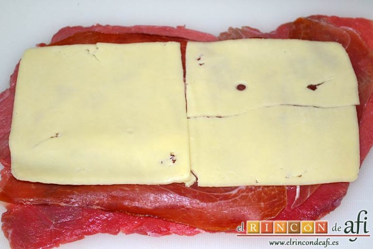 Cachopos asturianos, poner encima dos lonchas de queso