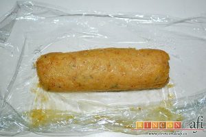 Coles de Bruselas con mantequilla de avellanas, la mantequilla ya estará compacta para cortarla y añadir un trocito a las coles