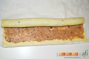 Caracolas de canela, seguir enrollando con cuidado