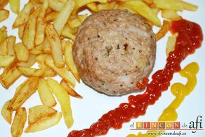 Frikadellen, hamburguesas alemanas especiadas, sugerencia de presentación