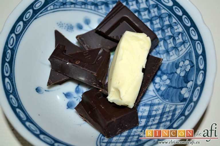 Galletas Linzer, derretir el chocolate negro con mantequilla