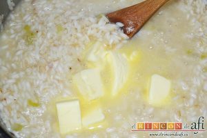 Risotto carbonara, cuando el arroz esté en su punto añadir la mantequilla