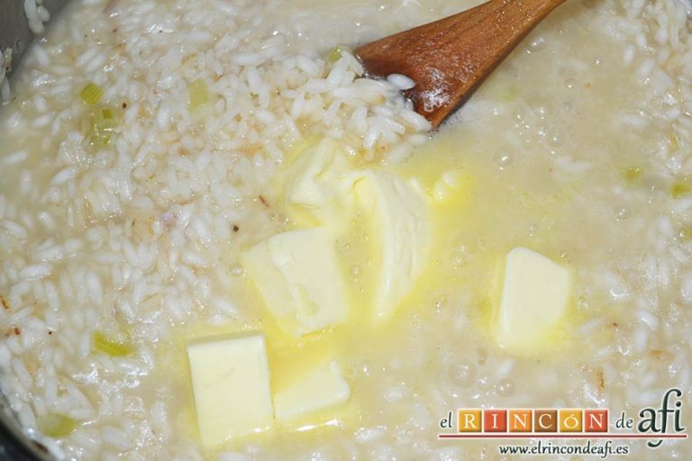 Risotto carbonara, cuando el arroz esté en su punto añadir la mantequilla