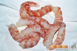 Tortillitas de gambones, pelar y desvenar los gambones