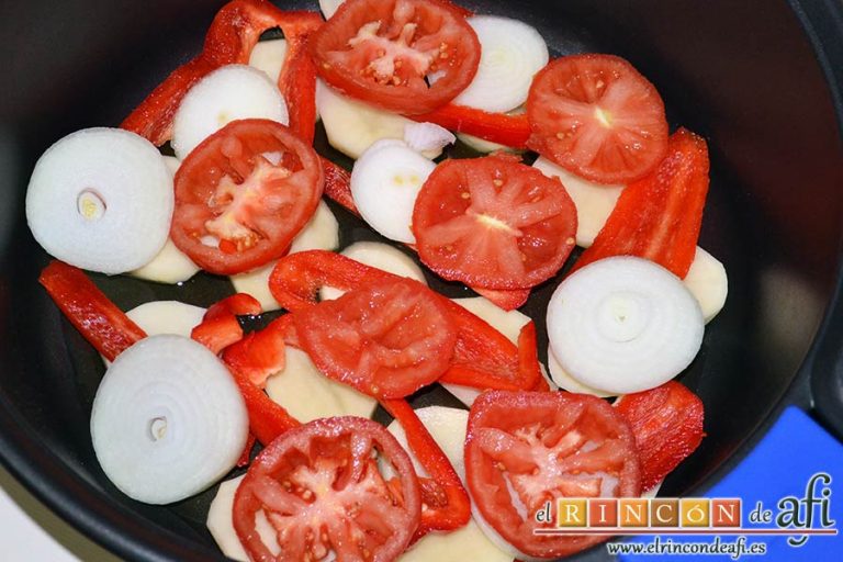 Gallegada, poner encima tomates en rodajas