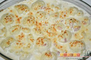 Coliflor gratinada con lacón, gratinar hasta dejar dorado