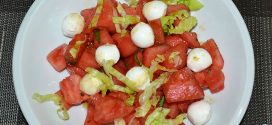 Tartar de tomate, sandía, albahaca y perlas de mozzarella
