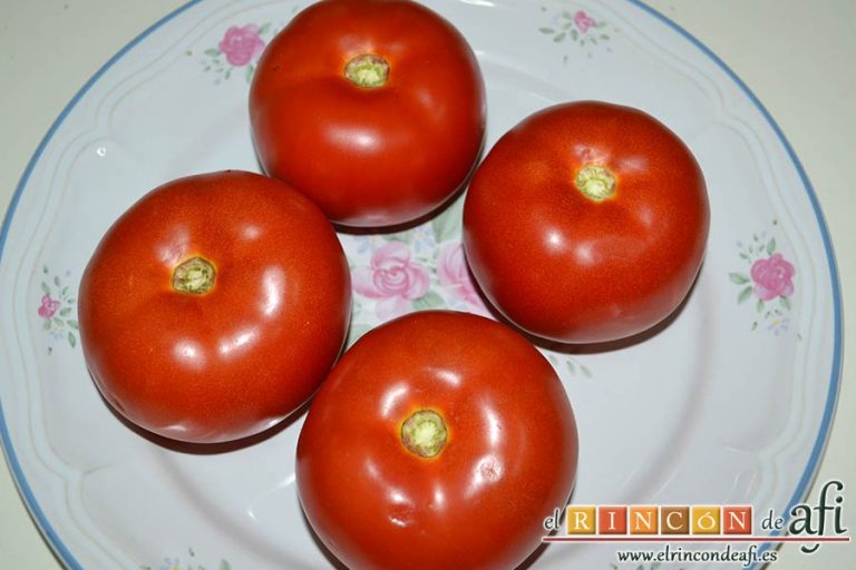 Tartar de tomate, sandía, albahaca y perlas de mozzarella, lavar los tomates