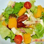 Ensalada con vegetales, pollo, bacon y queso