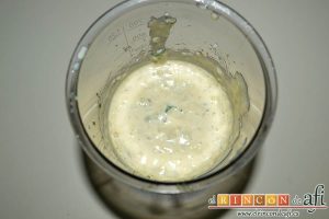 Filetes de corvina con costra de parmesano, añadir el perejil picadito