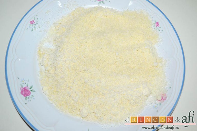 Filetes de corvina con costra de parmesano, mezclar el pan rallado con el queso parmesano rallado