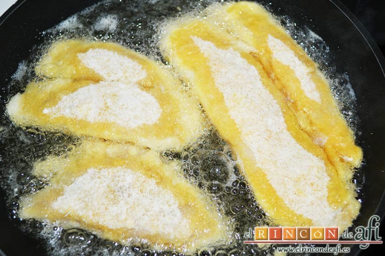 Filetes de corvina con costra de parmesano, freírlos en aceite de girasol hasta que queden crujientes