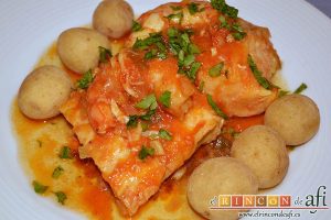 Bacalao en salsa de azafrán y gambones