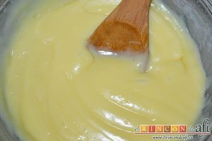 Tarta de crema franchipán con manzanas y almendras, preparar una crema pastelera con medio litro de leche