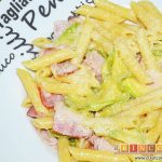 Penne con calabacines, limón y bacon