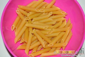 Penne con calabacines, limón y bacon, preparar la pasta