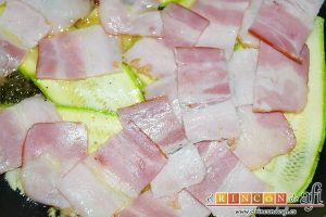 Penne con calabacines, limón y bacon, añadir el bacon