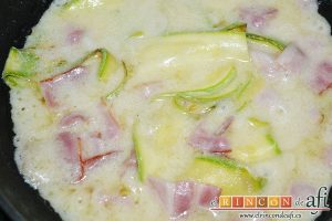 Penne con calabacines, limón y bacon, si queda muy líquido se puede añadir Maizena
